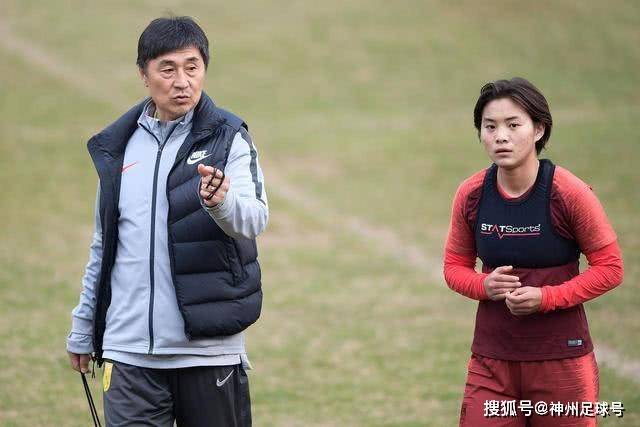 梅西退役后，阿根廷10号由谁承继？